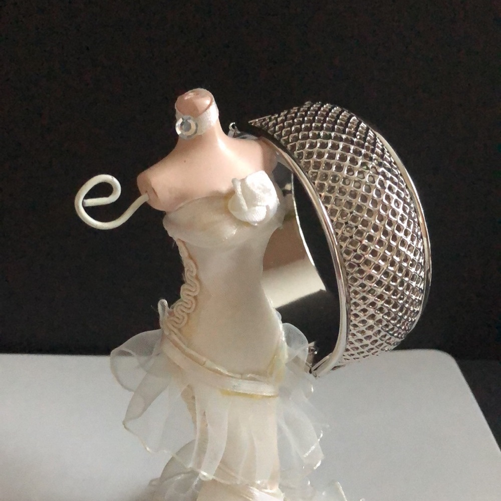 Vintage Sarah Coventry Metal Mesh Bracelet Bangle Clamper Silver Tone Domed